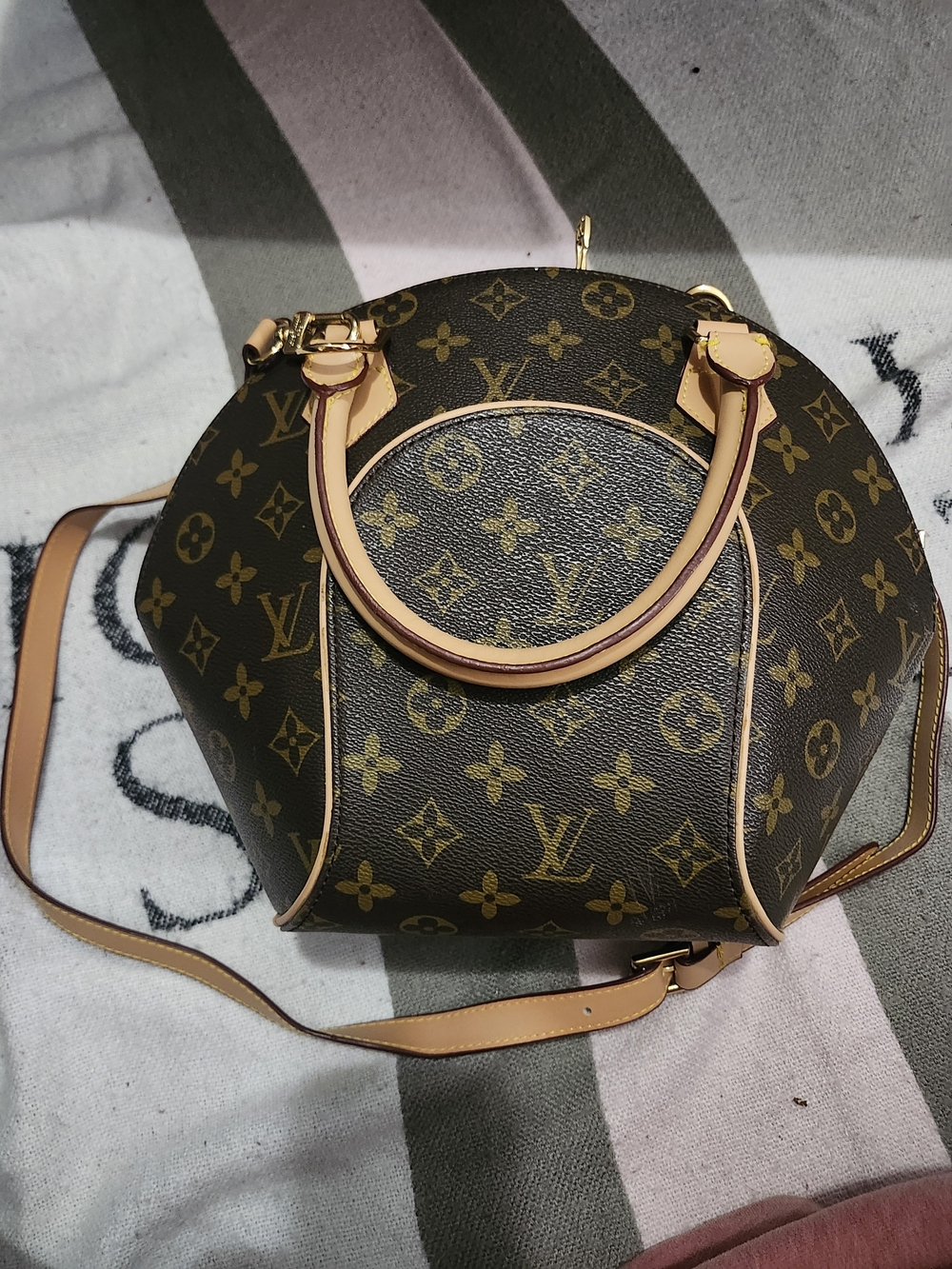 Louis Vuitton Monogram Canvas Round Satchel in Brown